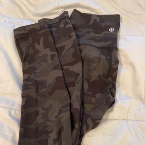 LULULEMON WUNDER UNDER HIGH RISE CAMO LEGGING LIKE NEW SIZE 6